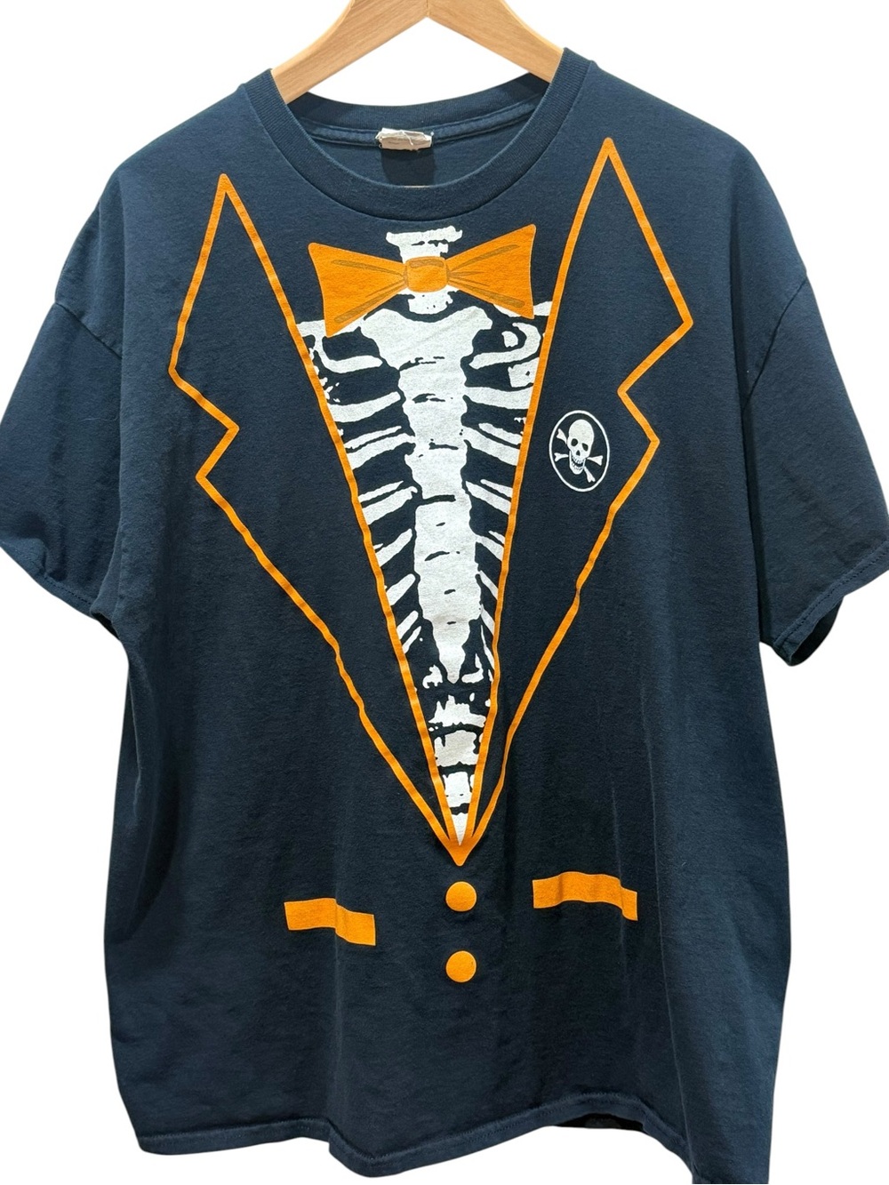 Vintage 1990s Halloween Skeleton Tuxedo Graphic Tee | Gildan | XL